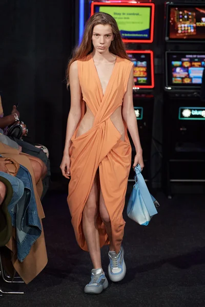 Look 33